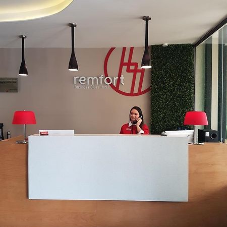 Remfort Hotel Santa Ana Esterno foto