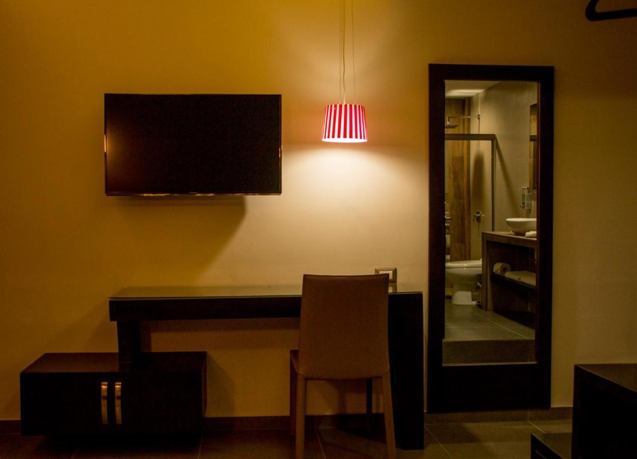 Remfort Hotel Santa Ana Esterno foto