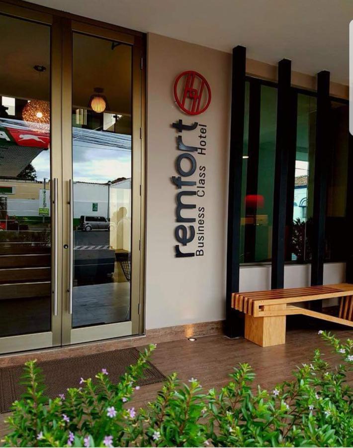 Remfort Hotel Santa Ana Esterno foto